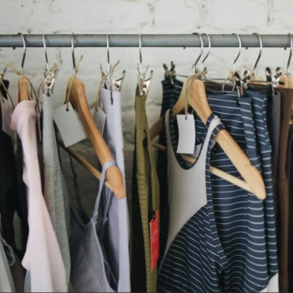 RESELLERS! FASHIONISTAS! Surprise Lot of Mixed Clothing/Accessories 8pcs Bundle - Picture 3 of 8